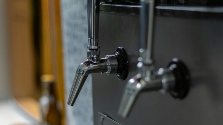 Read more about the article Architectural Specification Guide: Selecting The Right Commercial Bath Faucet For Institutional Projects